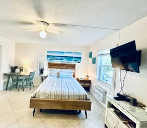 Apt#2 BEACH-CHARMING Lodging SUNNY PLACE:BBQ/Patio - Image 3