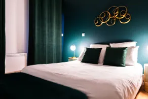 Large 4 bedroom family loft with private parking - Image 3