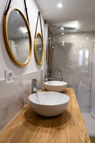 Large 4 bedroom family loft with private parking - Image 5