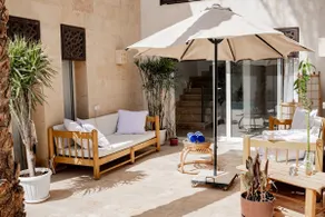 Nayah Stays, Amazing villa with private pool & 5 master suites - Image 4