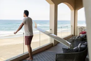 Beachfront home with panoramic ocean views. - Image 2