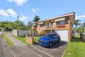 Beautiful 2 bedroom unit in prime location! - Image 2