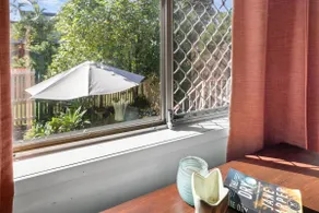 Beautiful 2 bedroom unit in prime location! - Image 4