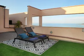 Sea View Penthouse with Terrace & Heated Spa - Image 2