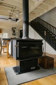 Peaceful House on 10 Acres with a Stream - Image 3