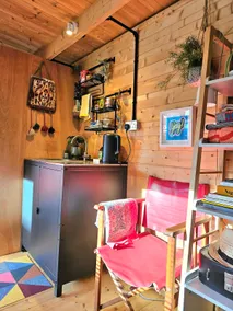 Fabulous en-suite cabin & spacious stylish house - Image 4
