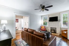 Downtown Historic beautifully renovated 2 bdrm apt - Image 5
