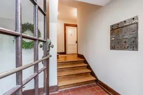 Downtown Historic beautifully renovated 2 bdrm apt - Image 3