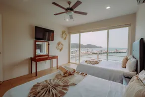 Ocean view suite with 2 queen size beds - Image 3