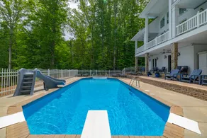 Private pool on the lake with 2 level boathouse - Image 2