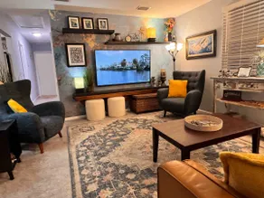 Private home @ Pristine neighborhood - Image 3