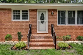 Modern Home In PRIME location - King Bed/ Spacious - Image 5