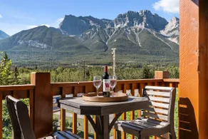 ⭐Hot Tub + Pool⭐ Epic🏔 Views 2 King Beds + Gas🔥 Place - Image 3