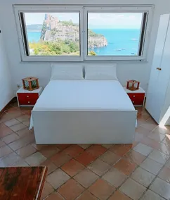 Attic with terrace in front of the Aragonese castle - Image 5