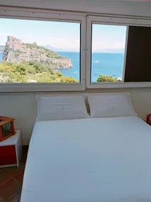 Attic with terrace in front of the Aragonese castle - Image 4