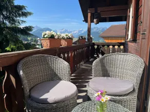 A small chalet all alone - Image 2