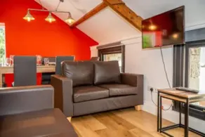 Dog-Friendly 6-Person Cottage with Hot Tub - Image 5
