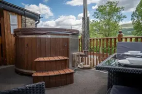 Dog-Friendly 6-Person Cottage with Hot Tub - Image 2