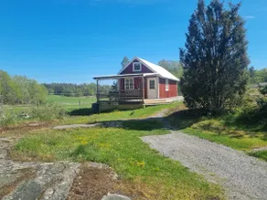 Cabin in rural setting - Image 4