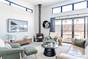 The LODGE | Luxury Retreat | East Jindabyne - Image 3
