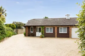 Bungalow, Pool & Hot Tub, near Wittering Beaches - Image 4