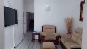 2 bed 1st floor Apartment-own entrance & parking - Image 4