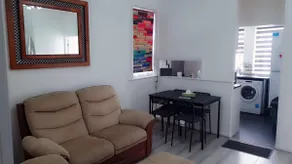 2 bed 1st floor Apartment-own entrance & parking - Image 3