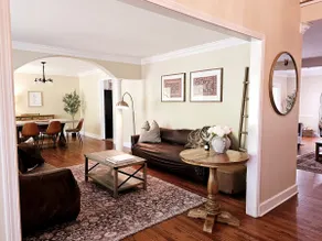 Luxe-Cozy | Master en Suite l Fenced Yard - Image 2