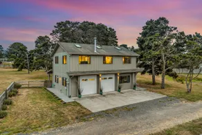 Fort Bragg Dog Oasis with Hot Tub & Game Room - Image 5
