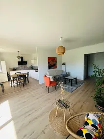 Spacious 85 m2 4 bedroom apartment with air conditioning and parking - Image 2