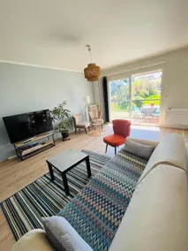 Spacious 85 m2 4 bedroom apartment with air conditioning and parking - Image 5