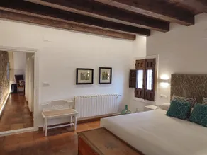 Rural house located in the historic center - Image 5