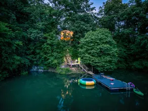 *Jolly’s Cove* Lakefront Near the Attractions - Image 3