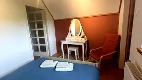 Forestside Holiday Home near Swimming Lake - Image 5