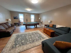 The Redstar Cabin 5 min to NRG Park w/ Hot Tub - Image 4