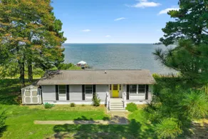 The Beach Retreat is a cozy beach Villa with Hottub overlooking a private beach. - Image 2