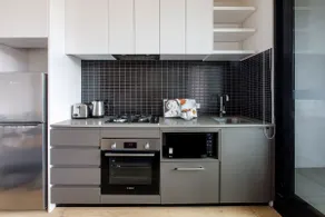 Deluxe One Bedroom Apartment + 1 carpark - Image 5