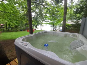 Cozy Weekenders Lakefront Cottage with Hot tub (fishing boat rental available) - Image 2