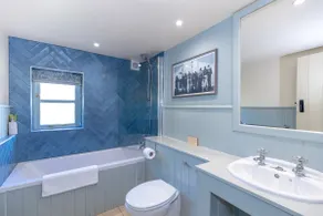 Wilf's Barn, romantic cottage with free parking - Image 5