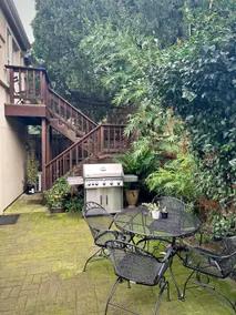 Charming 1-Bedroom Bungalow with Fireplace 🪵🔥 - Image 2