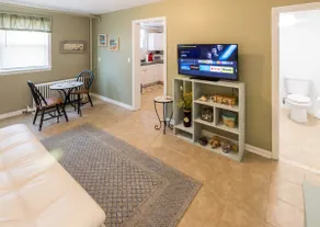 Seashore town - QUAINT one bedroom apartment - Image 3