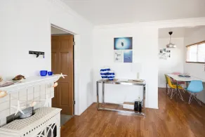 Airy Beach Apt! Less than 100 steps from the water - Image 5