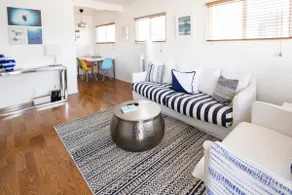 Airy Beach Apt! Less than 100 steps from the water - Image 4