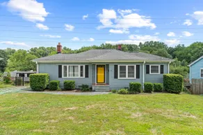 Cozy 2BR Near Furman & Downtown, Fenced Yard - Image 2