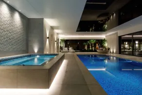 Luxury Cedar House, Private Garden & Pool House - Image 4