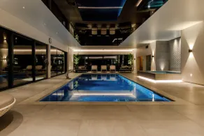 Luxury Cedar House, Private Garden & Pool House - Image 3