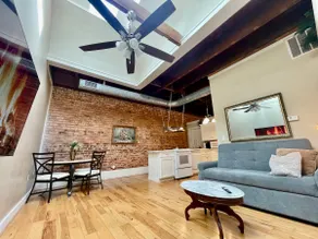 The Lofts at Court Sq Abbeville King Suite - Image 2