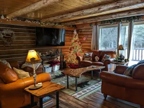 Private 3 BR 1.5 BA log cabin on 34 acres, driveway is 150' from trails - Image 3