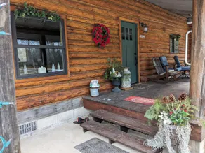 Private 3 BR 1.5 BA log cabin on 34 acres, driveway is 150' from trails - Image 4