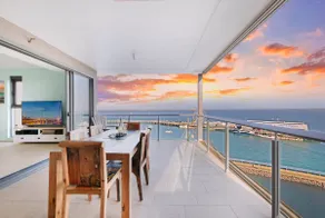 Penthouse Haven: Lux Balcony Dining ~ Sea View - Image 2